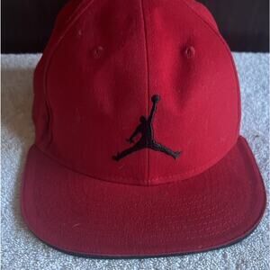 Jordan Hat Cap Snap Back Red Black Jumpman Logo Youth Size  Basketball Flat Brim